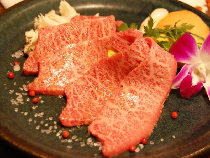 炭火焼肉くろひめ 札幌市南区にある精肉店直営の上質なお肉を提供する焼肉店のメニューなどを紹介